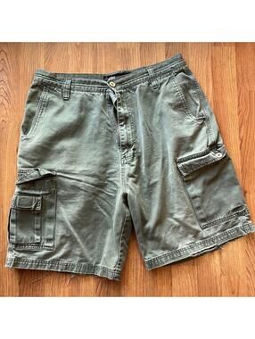 Vintage distressed no fear green cargo shorts | size 34